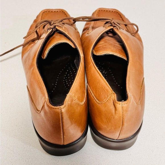 SAS Women’s 9.5 WIDE Lace Up Loafer TAN EUC Made in USA - Picture 4 of 8